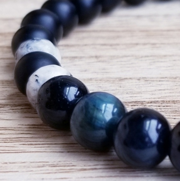Blue Tiger Eye & Onyx Gemstone Bracelet - Picture 6 of 7
